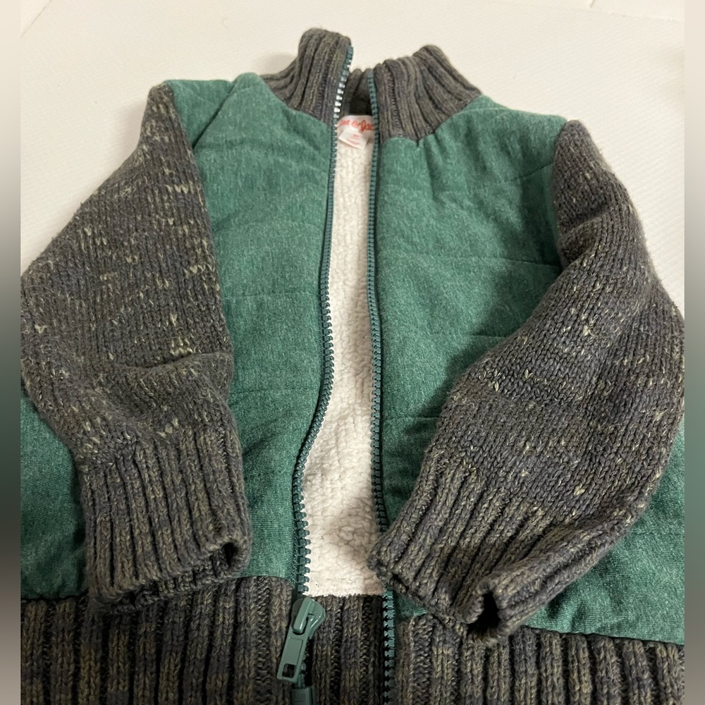 Cat and Jack size 2T zip up sweater!